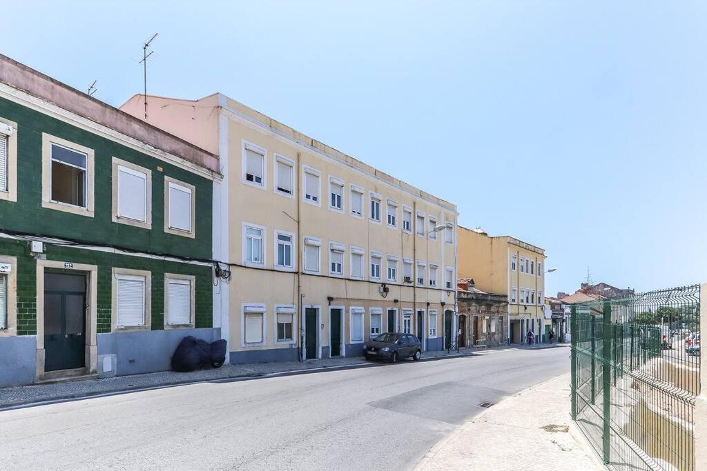 Vita Portucale ! Bright Campo Ourique W/ Terrace Lizbona Zewnętrze zdjęcie